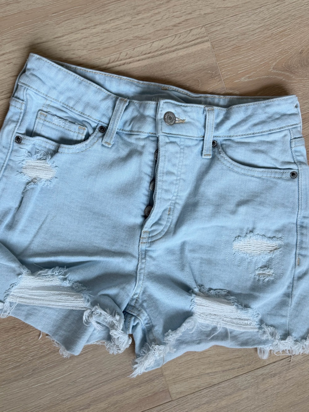 Old Navy Light Wash Distressed Denim Shorts Button Fly Women’s Size 2